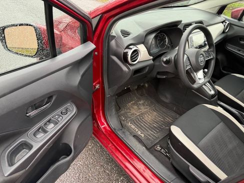 Used 2021 Nissan Versa SV FWD image 9
