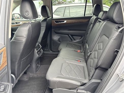 Used 2024 Volkswagen Atlas SE image 33