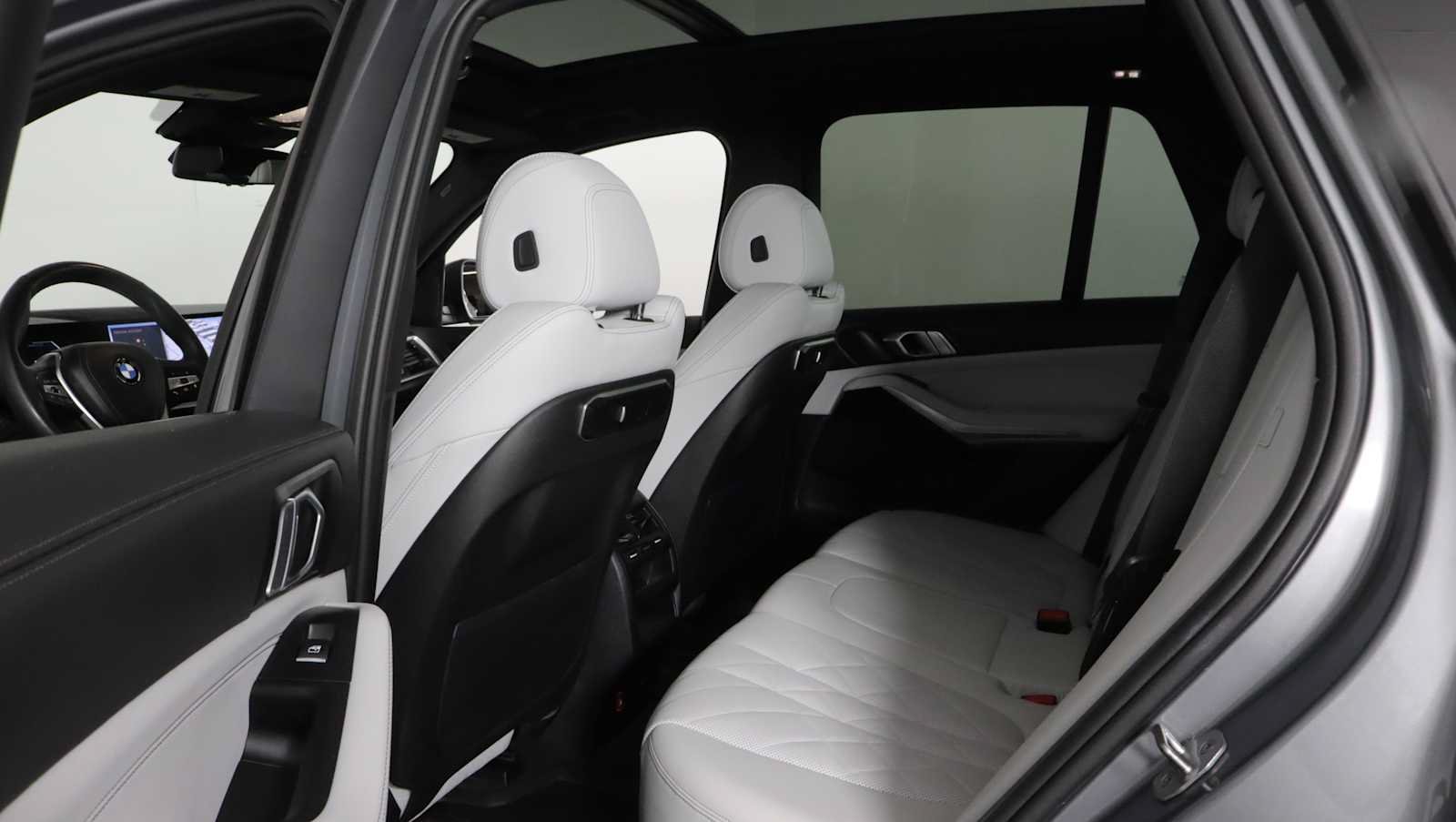Used 2024 BMW X5 xDrive40i w/ Parking Assistance Package AWD/4WD image 12