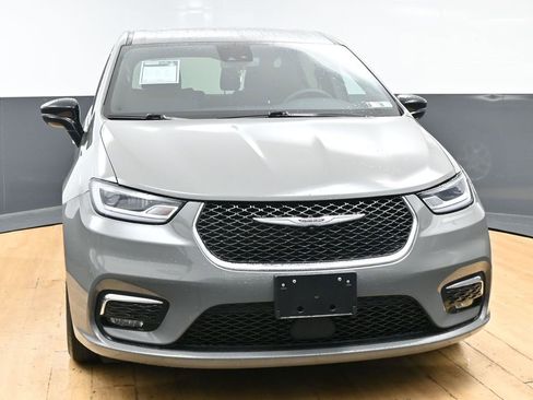 Used 2025 Chrysler Pacifica Select FWD image 4