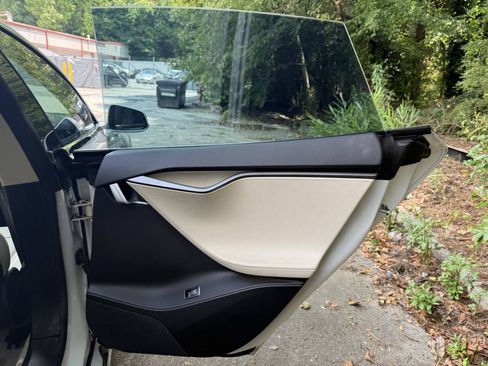 Used 2018 Tesla Model S 100D AWD/4WD image 26