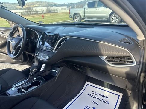 Used 2022 Chevrolet Malibu LT image 30