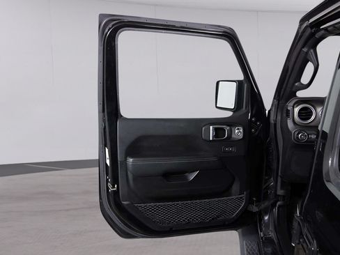 Used 2021 Jeep Wrangler Unlimited Sahara AWD/4WD image 33