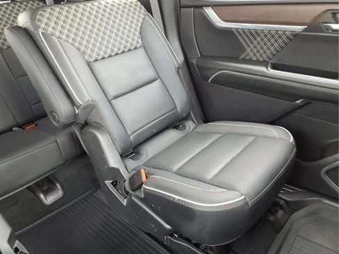 Used 2024 GMC Acadia Denali w/ Super Cruise Package AWD/4WD image 18