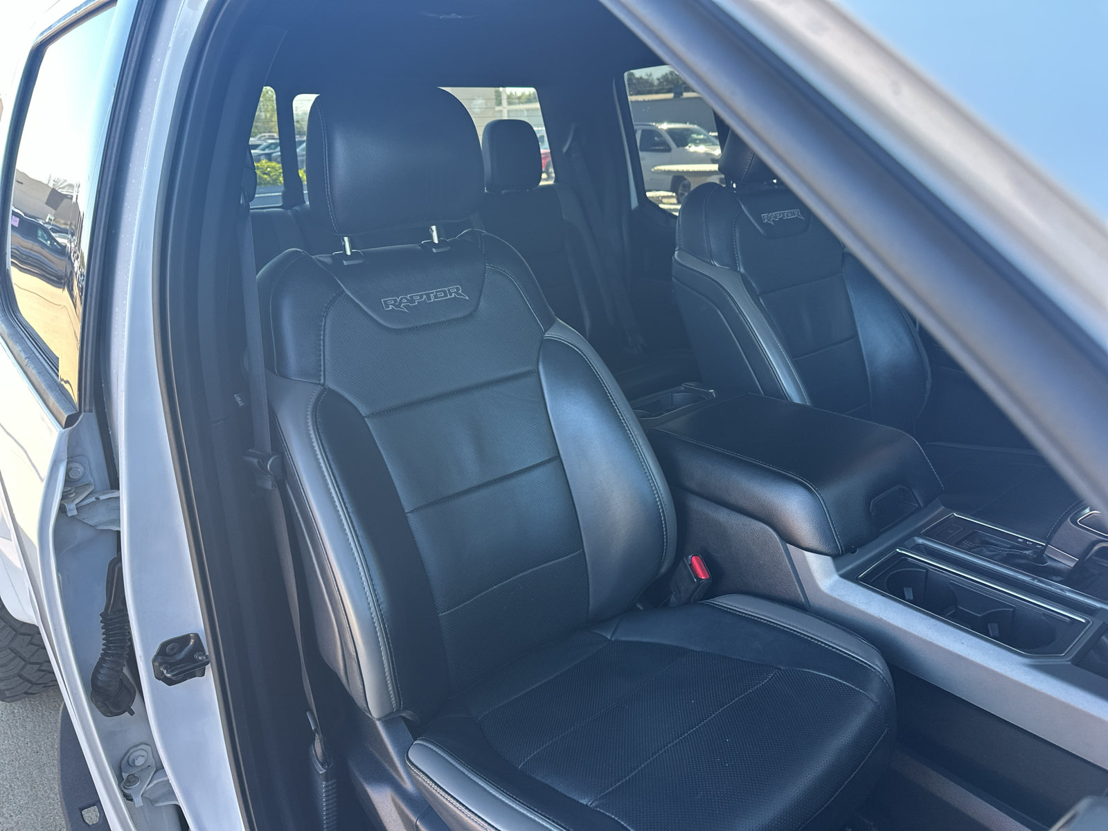 Used 2017 Ford F150 Raptor w/ Equipment Group 802A Luxury AWD/4WD image 35