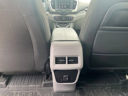 Used 2023 GMC Terrain SLE w/ Driver Convenience Package FWD image 26
