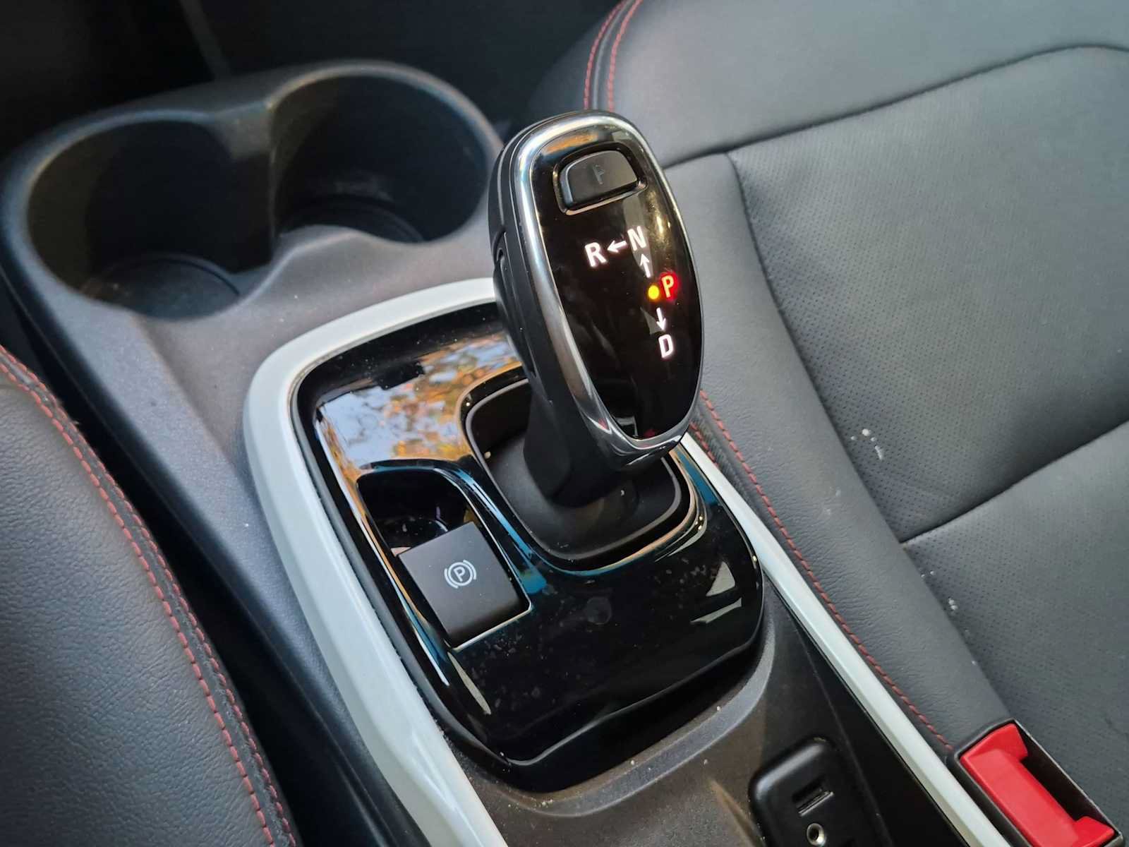 Used 2019 Chevrolet Bolt Premier w/ Infotainment Package FWD image 32
