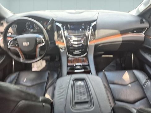 Used 2017 Cadillac Escalade ESV Luxury AWD/4WD image 28