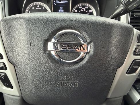 Used 2018 Nissan Titan SL AWD/4WD image 26