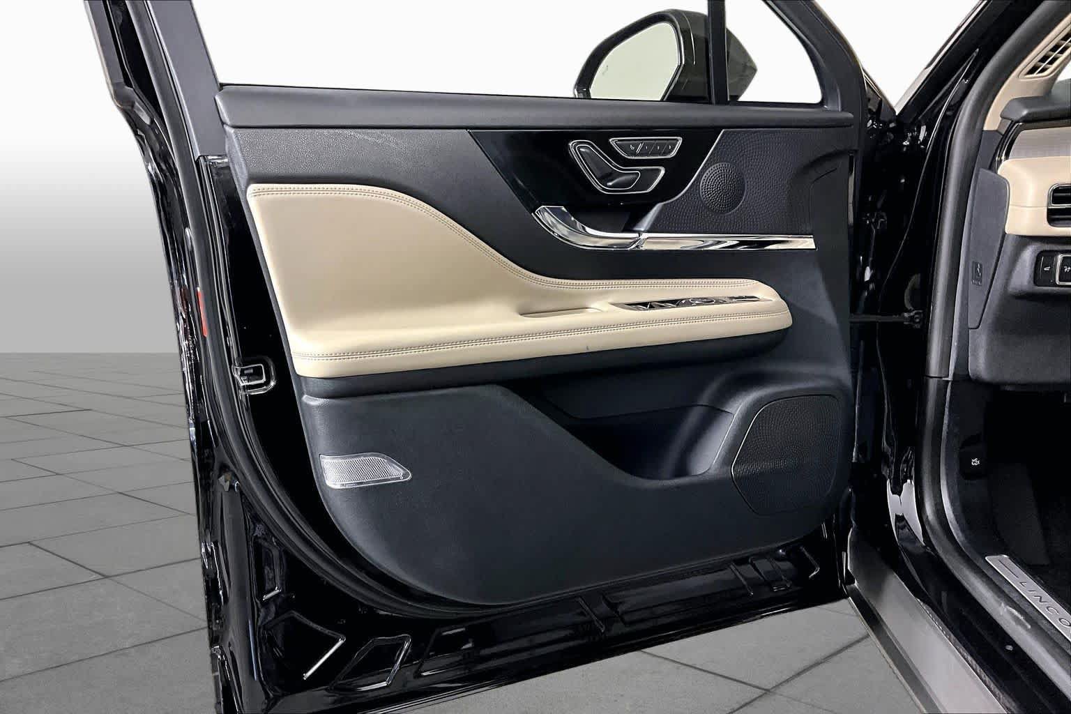Used 2025 Lincoln Corsair FWD image 21