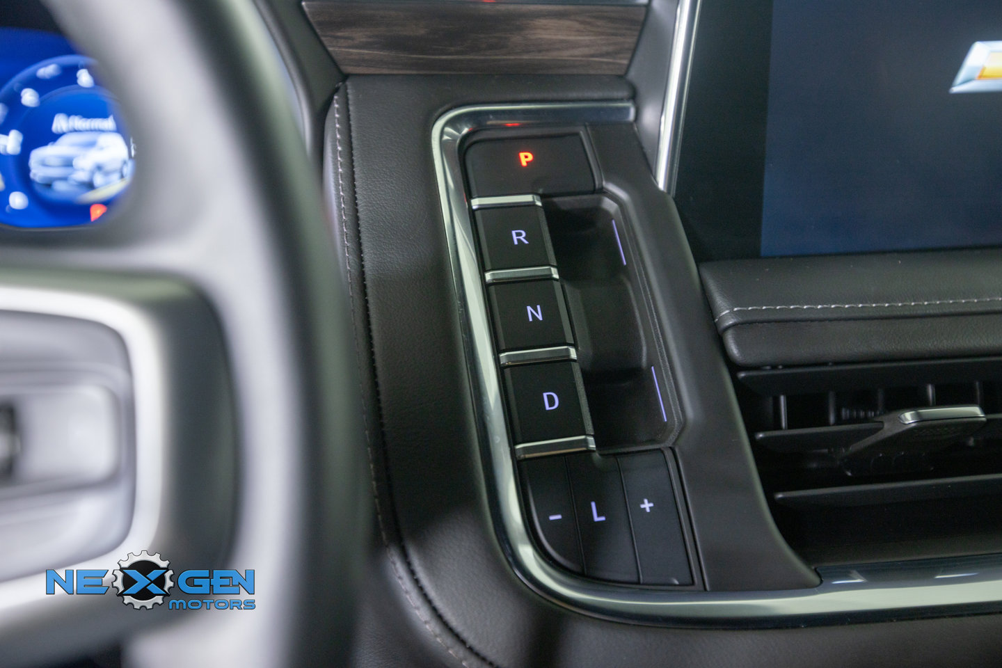 Used 2023 Chevrolet Tahoe Z71 w/ Max Trailering Package AWD/4WD image 18