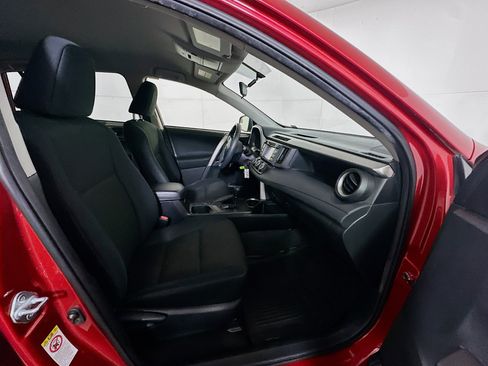 Used 2016 Toyota RAV4 LE image 28