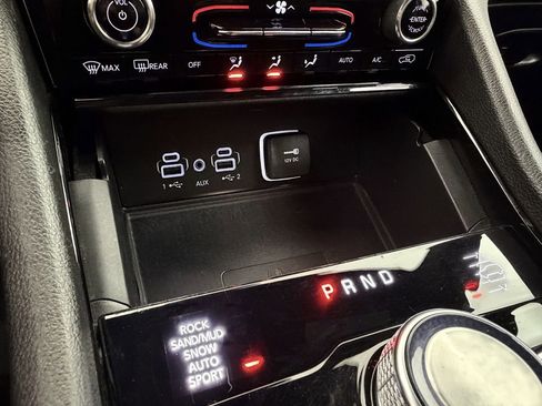 Used 2022 Jeep Grand Cherokee Overland w/ Luxury Tech Group IV image 39