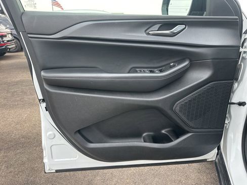 Used 2024 Jeep Grand Cherokee L Laredo image 17