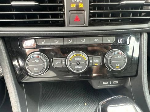 Used 2024 Volkswagen Jetta SE FWD image 14