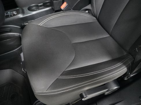 Used 2017 Jeep Wrangler Unlimited Rubicon w/ Connectivity Group image 12