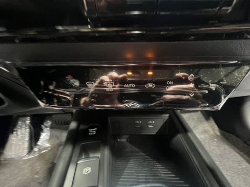 New 2026 Nissan Kicks SR w/ SR Premium Package FWD image 12
