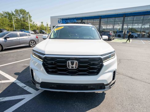Used 2025 Honda Pilot Elite image 2