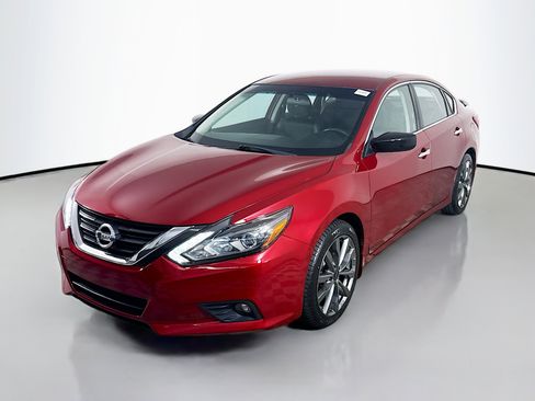 Used 2017 Nissan Altima 2.5 SR w/ Midnight Edition Package image 4