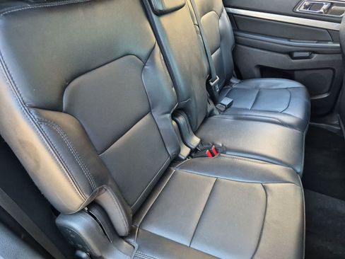 Used 2018 Ford Explorer XLT w/ Equipment Group 202A FWD image 20