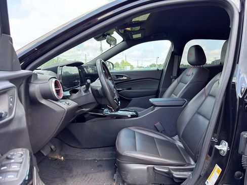 Used 2025 Chevrolet Trax RS w/ Driver Confidence Package FWD image 2