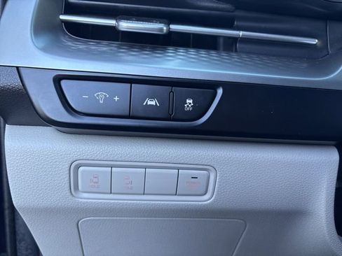 Certified 2023 Kia Carnival LX image 24