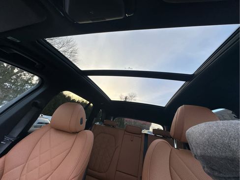 Used 2024 BMW X5 xDrive40i w/ Premium Package image 11