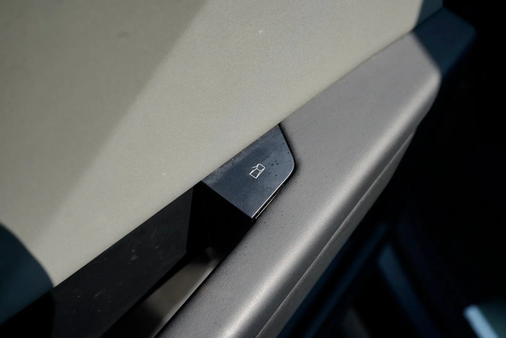 Used 2024 Tesla Cybertruck AWD Crew Cab image 24