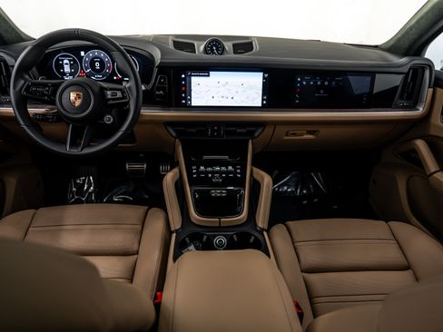 Certified 2025 Porsche Cayenne GTS image 12