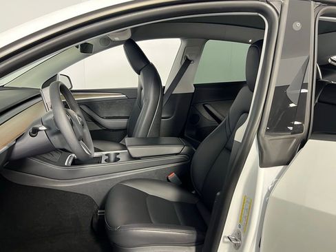 Used 2023 Tesla Model Y Long Range image 19