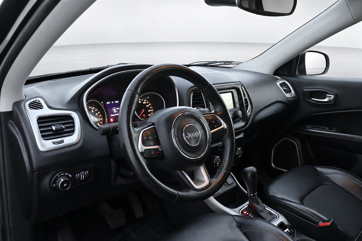 Used 2018 Jeep Compass Latitude FWD image 26