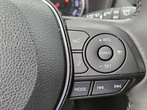 Used 2022 Toyota RAV4 XLE Premium AWD/4WD image 26