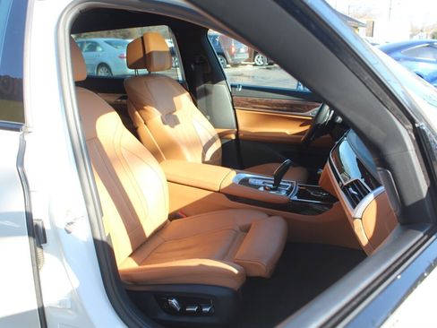 Used 2019 BMW 740i w/ Executive Package image 20