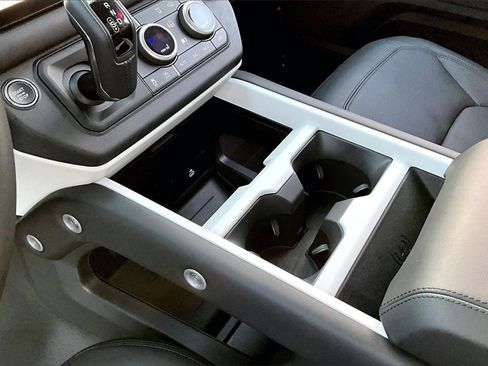 Used 2025 Land Rover Defender 110 S image 16