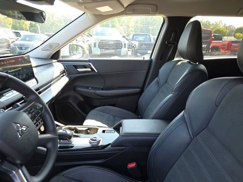 Used 2025 Mitsubishi Outlander SE AWD/4WD image 18