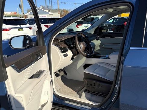 Used 2025 GMC Acadia Denali w/ Super Cruise Package image 15