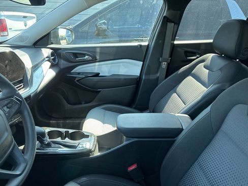 Used 2025 Chevrolet Trax LT FWD image 7