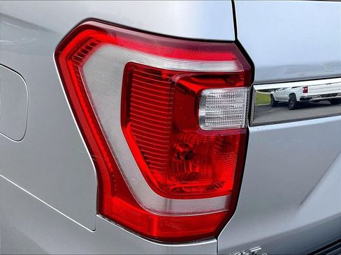 Used 2018 Ford Expedition Max XLT w/ Equipment Group 202A AWD/4WD image 33