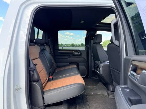Used 2025 Chevrolet Silverado 2500 High Country w/ Technology Package AWD/4WD image 8