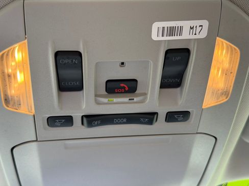 Used 2025 Toyota Highlander Limited image 27