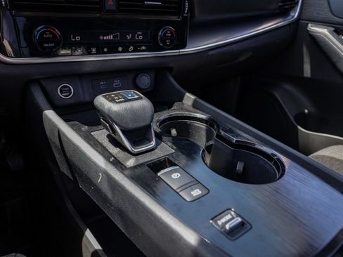 Used 2021 Nissan Rogue SV FWD image 29