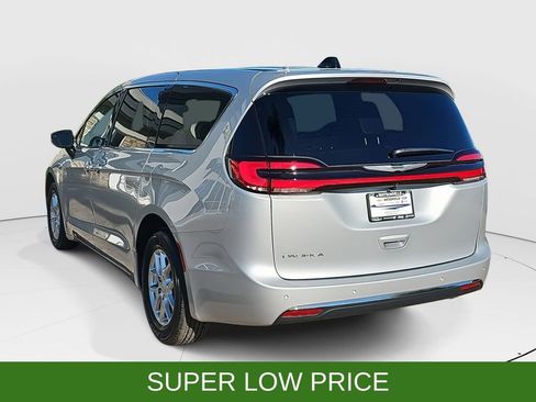 New 2026 Chrysler Pacifica Select image 5
