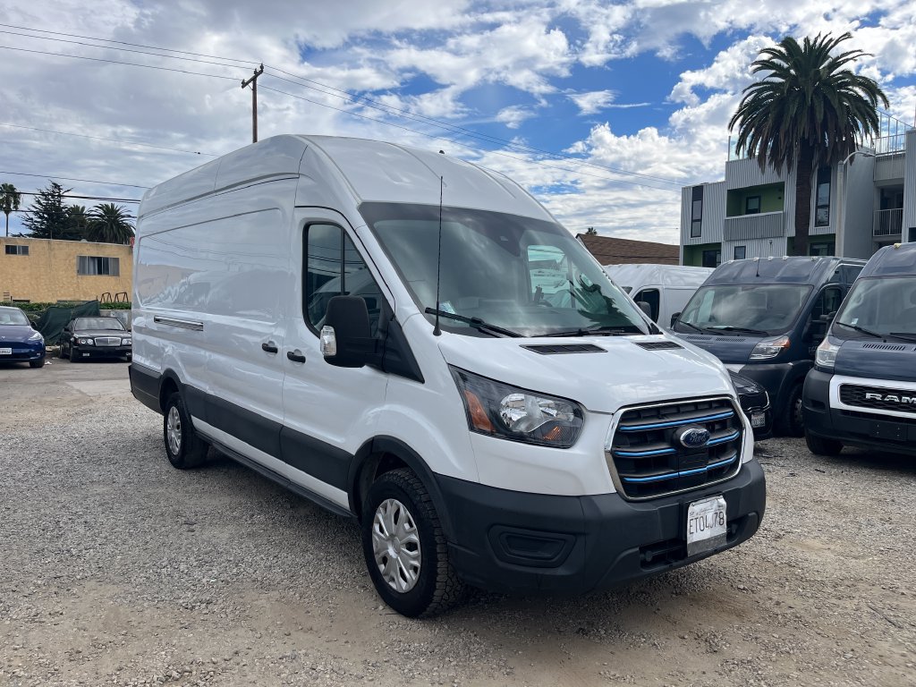 Used 2022 Ford E-Transit 148 High Roof Extended RWD image 3