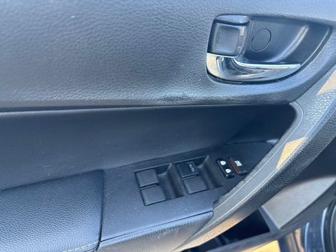 Used 2019 Toyota Corolla SE FWD image 11