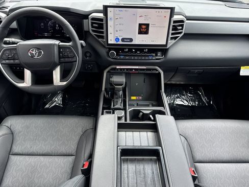 Certified 2025 Toyota Tundra Limited AWD/4WD image 18