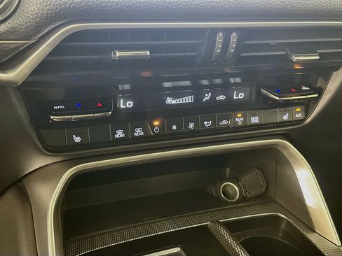 Used 2024 MAZDA CX-90 Plug-In Hybrid w/ Premium Pkg AWD/4WD image 24