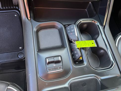 Used 2025 GMC Sierra 2500 AT4X image 23