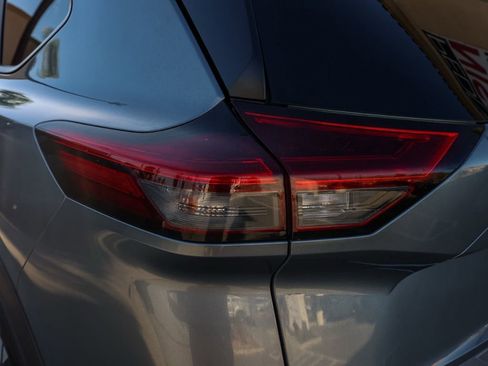 Used 2023 Nissan Rogue SV w/ SV Premium Package image 8