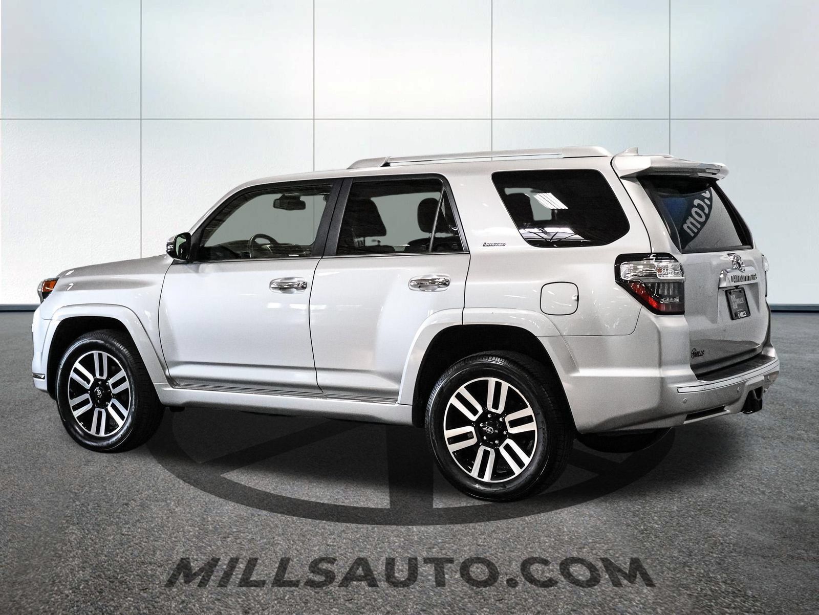 Used 2024 Toyota 4Runner Limited AWD/4WD image 5