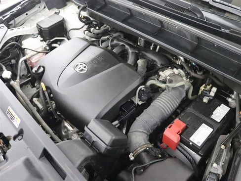 Used 2020 Toyota Highlander LE image 39